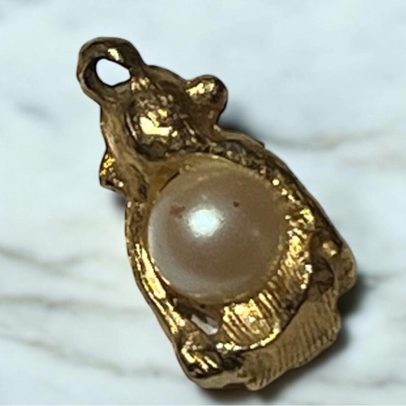 Vintage Gold Monkey Pearl Pendant - Picture 2 of 2